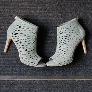 WHITE HOUSE BLACK MARKET Stiletto Heels Shoes